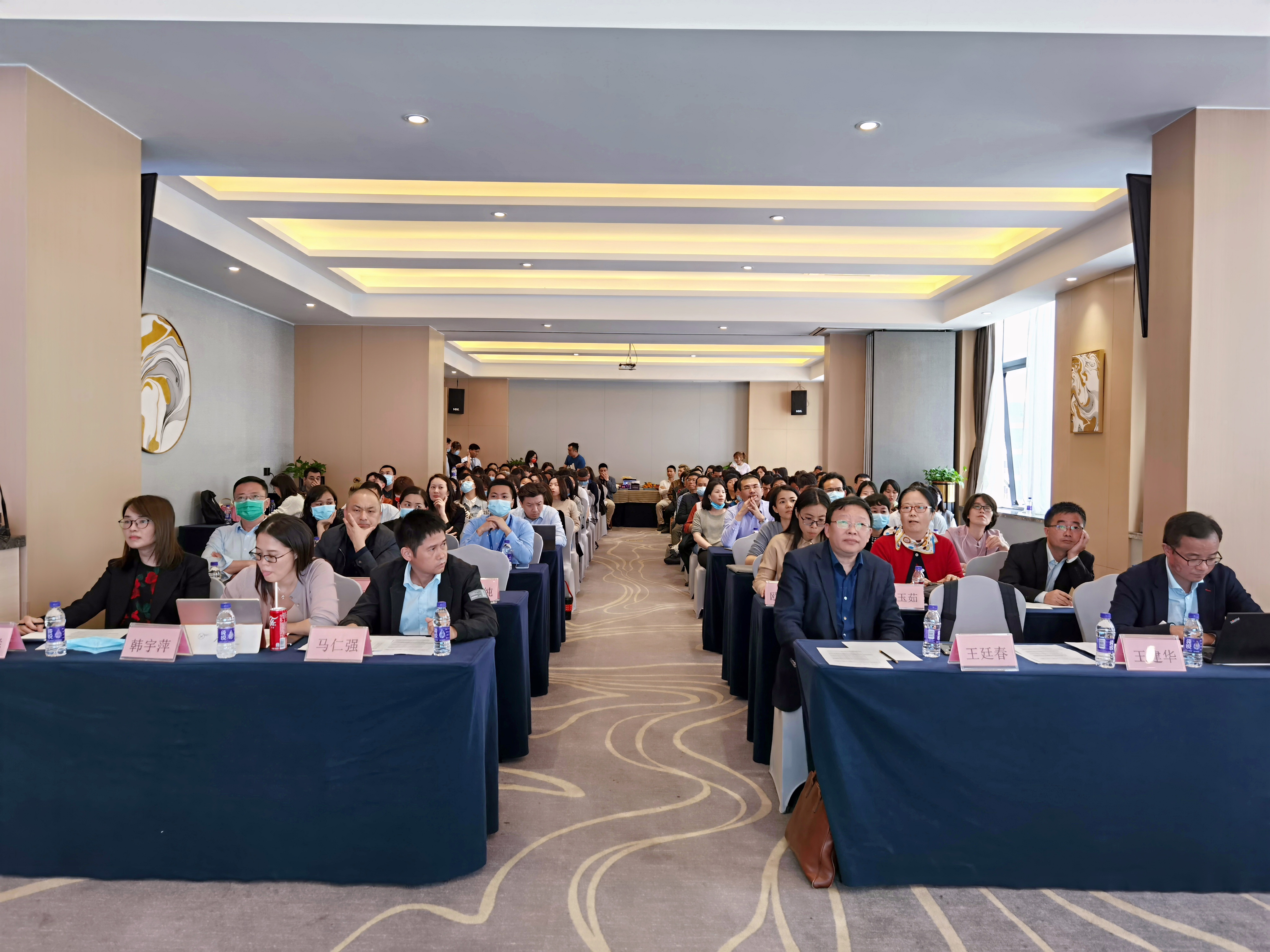 “揚(yáng)鞭奮蹄，密布精耕”——2021博濟(jì)醫(yī)藥年會(huì)昨日在穗隆重召開